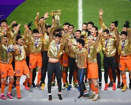 开云体育-泰山连签强援成夺冠热门?中后场太强 LEO却成变数